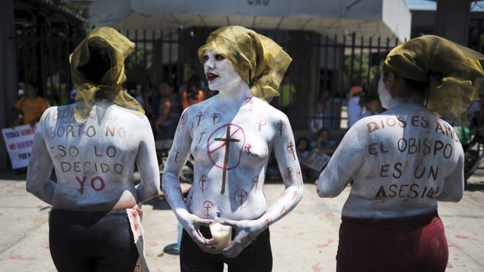 Ostře sledovaný proces spustil v Salvadoru vlnu protestů.