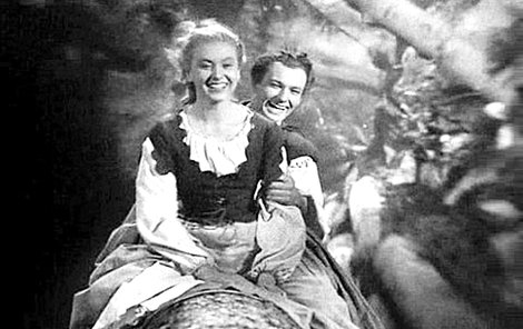 1952 PYŠNÁ PRINCEZNA Král Miroslav, princezna Krasomila a jejich slavná jízda na kládě.