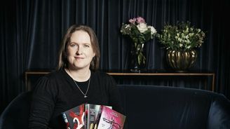 Sam Hollandová: V seriálech podle Kopíráka a Pána loutek by mohla hrát Emily Bluntová Sam Hollandová: V seriálech podle Kopíráka a Pána loutek by mohla hrát Emily Bluntová