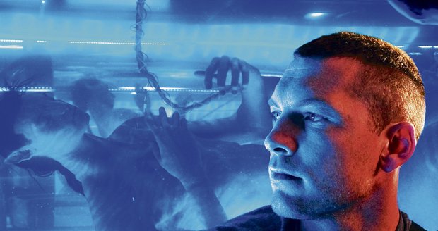 V Avatarovi ztvárnil Sam ochrnutého vojáka, který se převtěluje do svého mimozemského já.