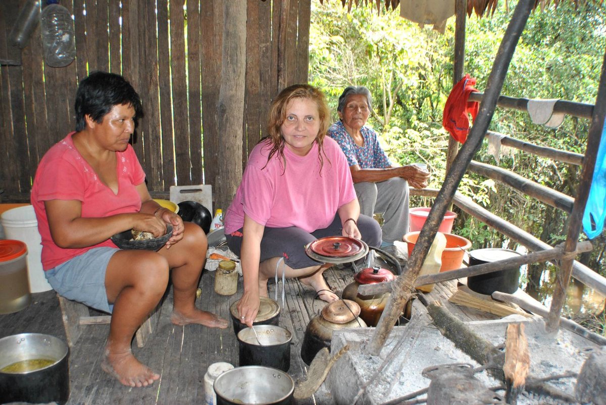 Kuchyně  u šamanky Dony Pasquity, kde se připravuje ayahuaska na obřad.