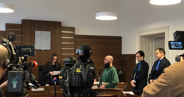 Za podporu terorismu dostal bývalý pražský imám 10 let vězení.