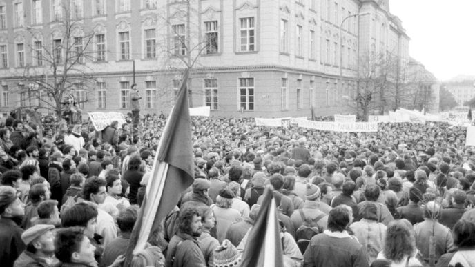 Studentské shromáždění v Praze na Albertově, 17. listopadu 1989