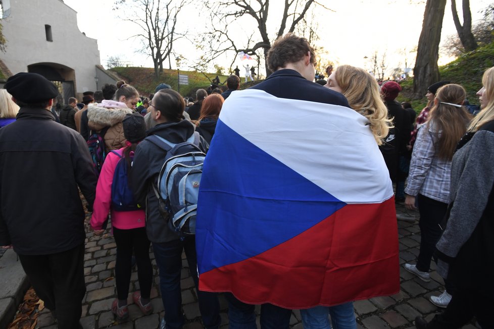 Rekonstrukce studentského průvodu u příležitosti 30. výročí sametové revoluce, (17.11.2019).