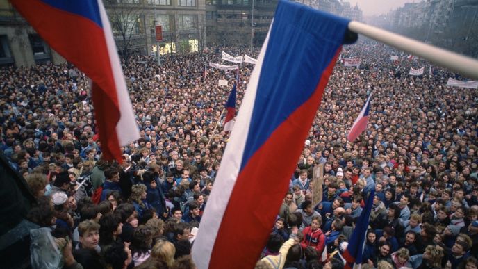 Více než třetina mladých lidí neví, co to je listopadová revoluce a co se stalo