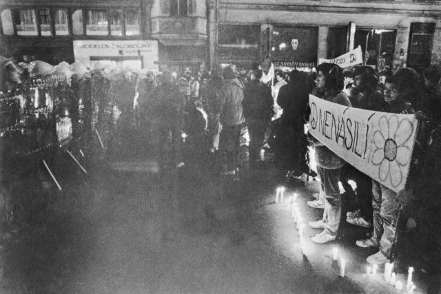 17. listopad 1989 obrazem: Demonstrace na Národní třídě