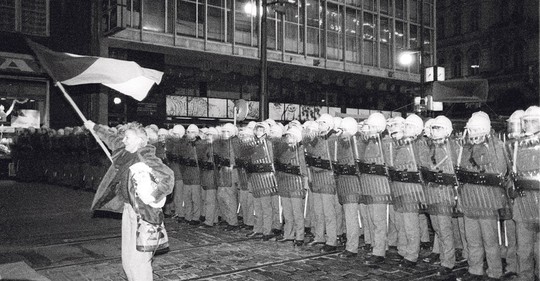17. listopad 1989: Demonstrace byla tvrdě rozprášena Pohotovostními pluky SNB a červenými baerty