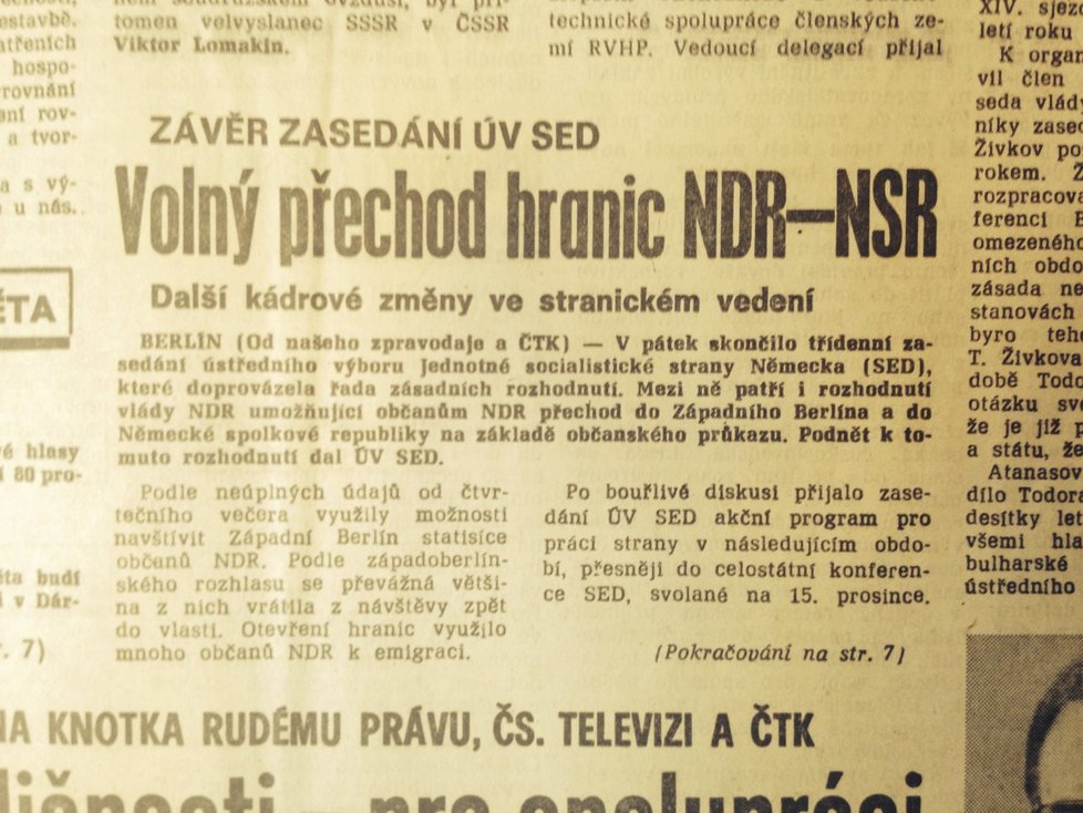 Československé deníky v listopadu začaly psát o pádu železné opony, který začal v NDR.