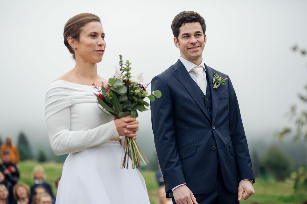 A jsme manželé Adamczykoci! Šťastní Eva a Marek pár minut po veselce