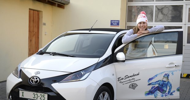 Auto, které Eva Samková dostala po olympiádě v Soči, bylo vydraženo.