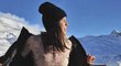 Českou snowboardistku Evu Samkovou osud těžce zkouší. Dva roky poté, co ztratila otce, zemřela po krátké nemoci i její maminka