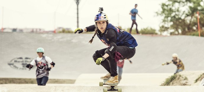 Samková v létě vymění snowboard za longboard
