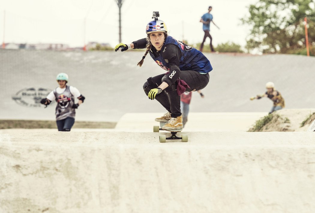 Samková v létě vymění snowboard za longboard