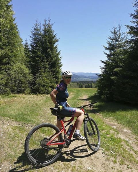 Na kole ujela Eva Samková za dva dny 221 kilometrů