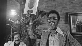 Sammy Davis jr. byl nejnadanějším umělcem 20. století. Rasismus a ponižování ho přivedly až k satanistům Sammy Davis jr. byl nejnadanějším umělcem 20. století. Rasismus a ponižování ho přivedly až k satanistům