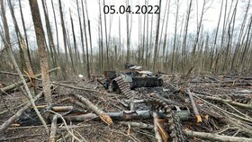 Zničená ruská samohybná houfnice 2S3 Akacija.