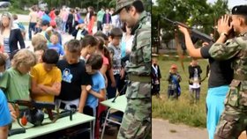 Extremisté učili na Slovensku děti, jak střílet ze samopalu. Za dozoru školy