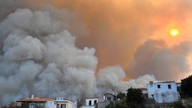 Oheň na ostrově Samos: Evakuace Čechů!