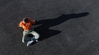 Teenageři, kteří tráví více času sami, nejsou nutně osamělejší. Nejhorší je online komunikace Teenageři, kteří tráví více času sami, nejsou nutně osamělejší. Nejhorší je online komunikace