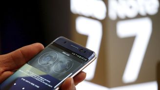 Stovky zákazníků žalují Samsung kvůli hořícímu mobilu. Žádají přinejmenším miliony 