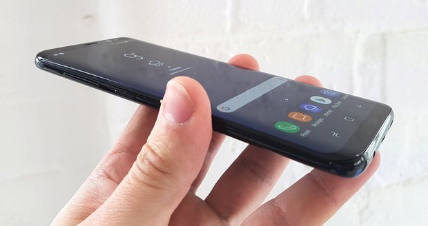 Nový chytrý telefon Samsung Galaxy S8.