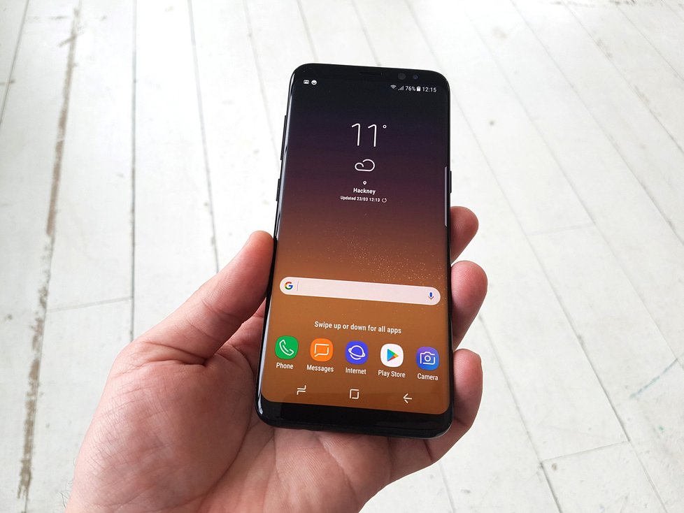 Nový chytrý telefon Samsung Galaxy S8.