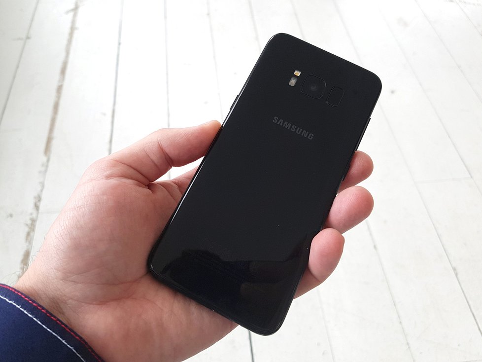 Nový chytrý telefon Samsung Galaxy S8.