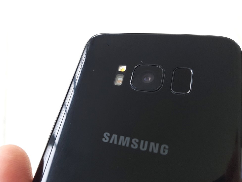 Nový chytrý telefon Samsung Galaxy S8.