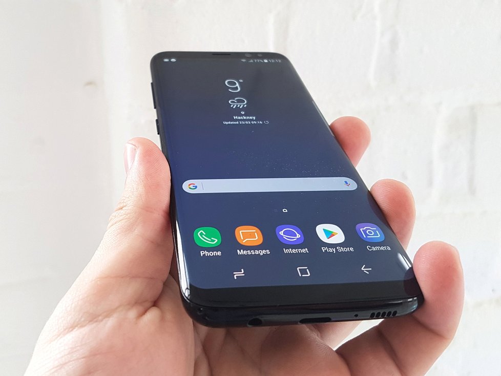 Nový chytrý telefon Samsung Galaxy S8.