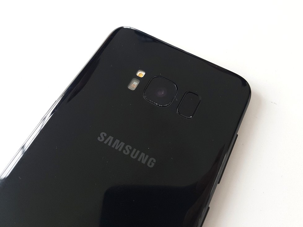 Nový chytrý telefon Samsung Galaxy S8.