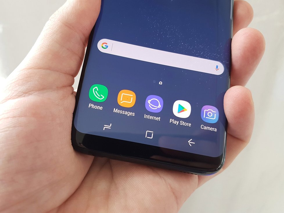 Nový chytrý telefon Samsung Galaxy S8.