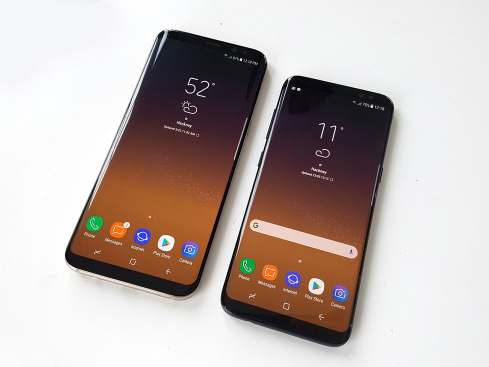 Samsung Galaxy S8 vedle Samsung Galaxy S8+.