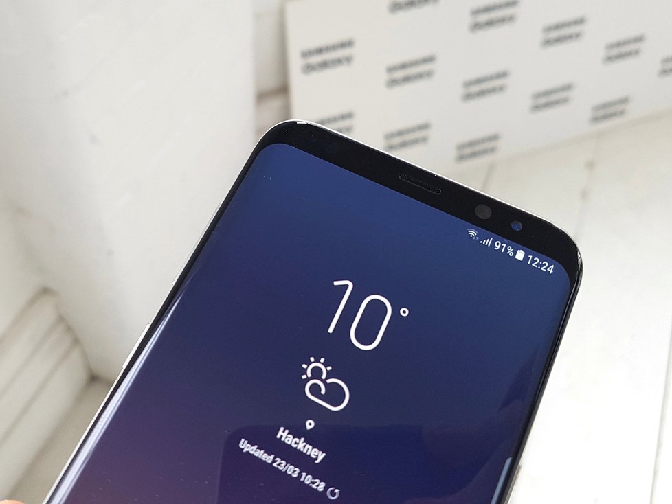 Nový chytrý telefon Samsung Galaxy S8+.