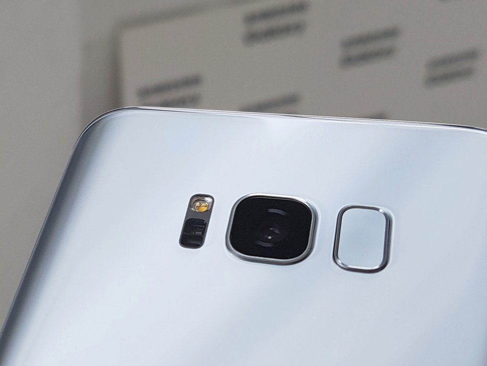 Nový chytrý telefon Samsung Galaxy S8+.