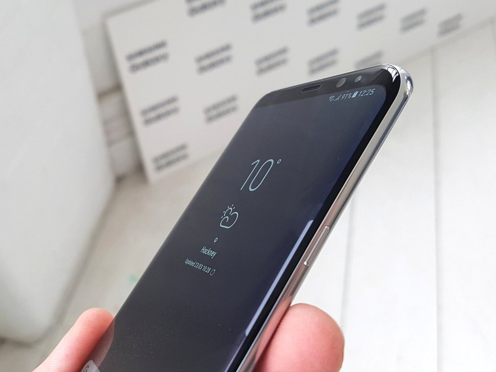 Nový chytrý telefon Samsung Galaxy S8+.