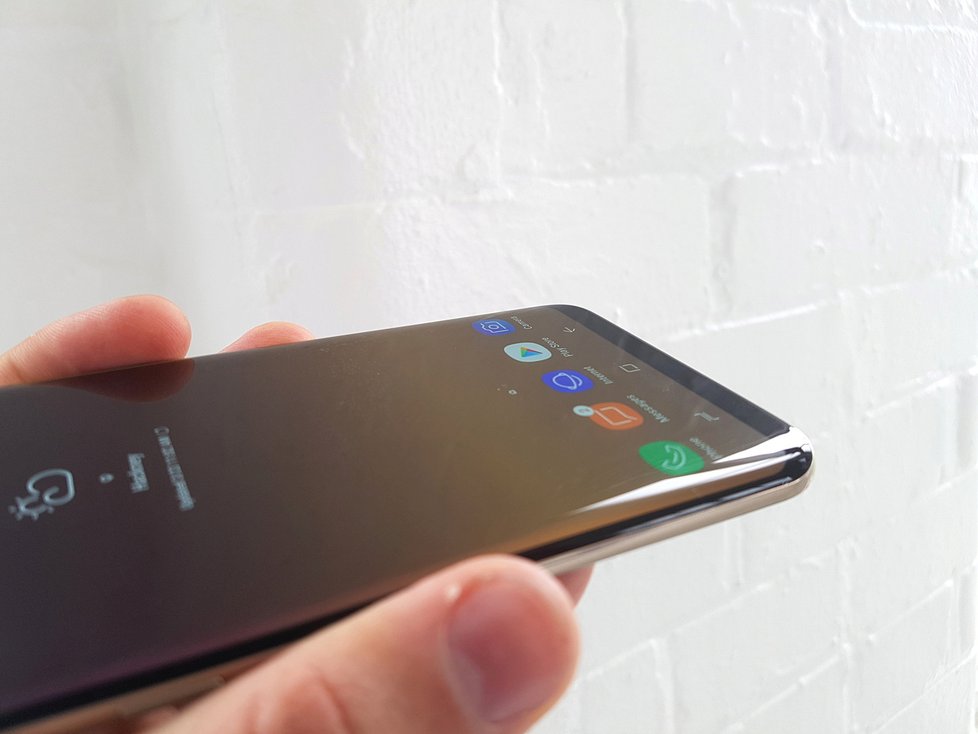 Nový chytrý telefon Samsung Galaxy S8+.