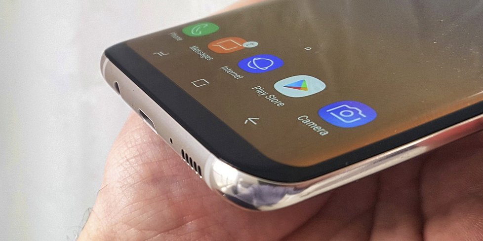 Nový chytrý telefon Samsung Galaxy S8+.