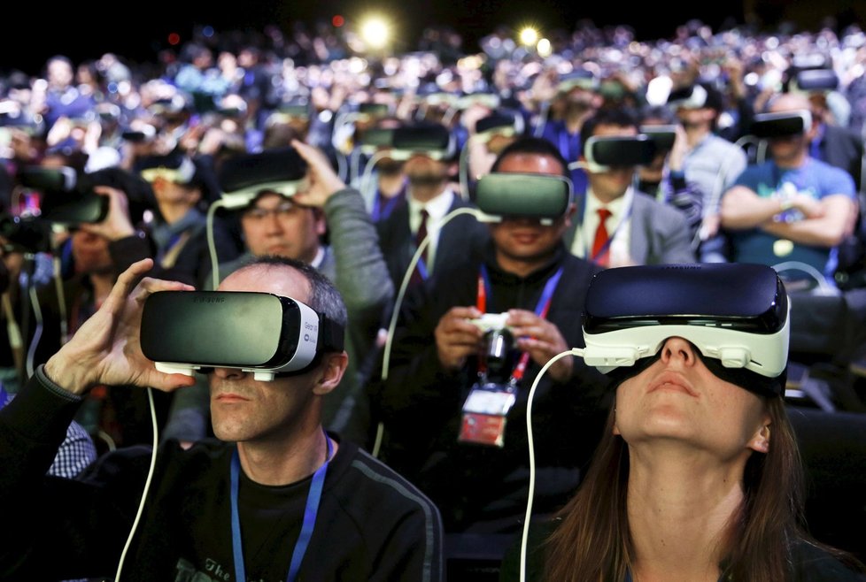 S 3D brýlemi Gear VR můžete ve spojení se smartphonem sledovat prostorová videa i obyčejné filmy s iluzí obrovské obrazovky.