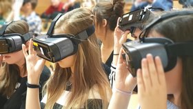 Samsung v ČR spustil pilotní projekt k výuce anatomie v brýlích Gear VR 