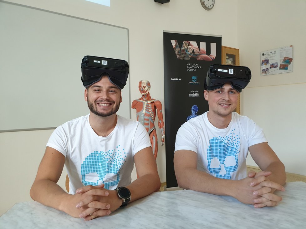 Samsung v ČR spustil pilotní projekt k výuce anatomie v brýlích Gear VR 