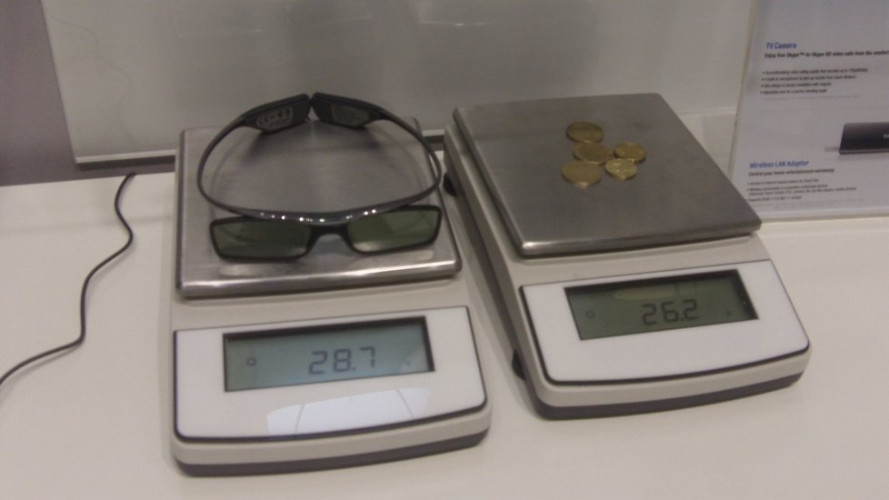 3D brýle váží jen 28 gramů. Na nose je téměř neucítíte