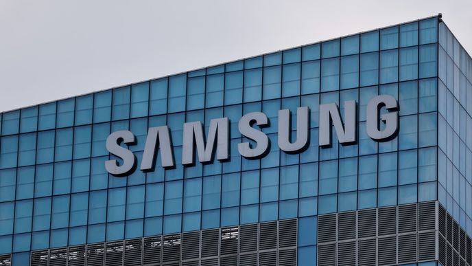 Jihokorejské společnosti Samsung Electronics a SK Hynix vybudují v Koreji každá dva rozsáhlé závody na výrobu čipů za 800 bilionů wonů (11 bilionů korun). Jihokorejské společnosti Samsung Electronics a SK Hynix vybudují v Koreji každá dva rozsáhlé závody na výrobu čipů za 800 bilionů wonů (11 bilionů korun).