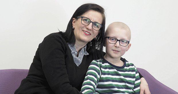 Místo prázdnin chemoterapie, místo školy operace: Samuel (10) vzdoruje rakovině, podporují ho i známé tváře