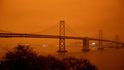 Divoké přírodní požáry v Kalifornii zbarvily nebe v San Franciscu do oranžové