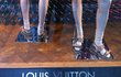 Důkaz: Výloha butiku Louis Vuitton v Paříži!