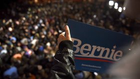 V čele klání demokratů v Nevadě je s velkým náskokem Sanders