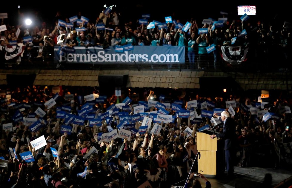 V čele klání demokratů v Nevadě je s velkým náskokem Sanders