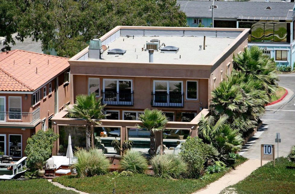 Dům na pláží s krásnou tersou paří Sandře Bullock