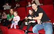 Do kina Renata s dcerami vytáhly i tatínka Michaela.