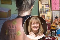 Originální suvenýr Sandry Pogodové z Thajska: Bolestivé tetování od mnicha! Modlila se, aby to už skončilo!